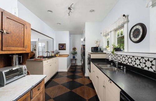 Riviera - Westchester Apartment | Downtown Perfection