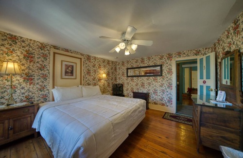 Eureka Springs Historic District Hotel | Downtown Primrose Piedmont House