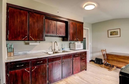 Eau Claire House | Downtown Retreat Near Mayo &UWEC