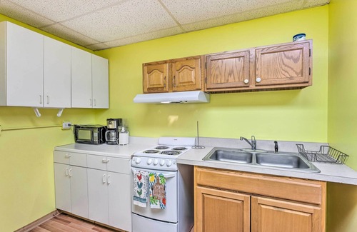 Rochelle Apartment | Downtown Rochelle Apt - Walk to Restaurants!