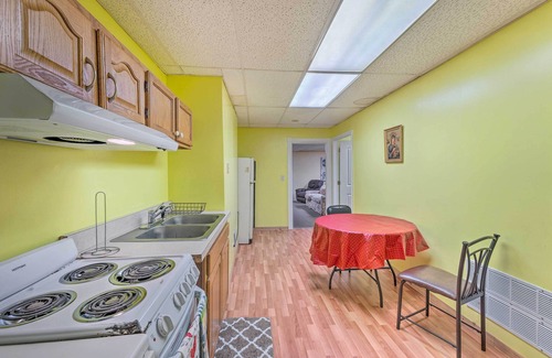 Rochelle Apartment | Downtown Rochelle Apt - Walk to Restaurants!