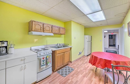 Rochelle Apartment | Downtown Rochelle Apt - Walk to Restaurants!