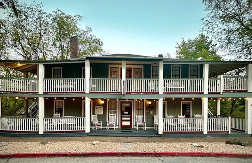 Eureka Springs Historic District House | Downtown Secret Garden Piedmont