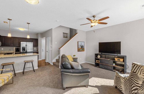 Downtown Des Moines House | Downtown Skyline Views in Modern Townhome with Rooftop Patios