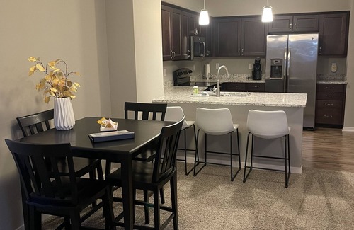 Downtown Des Moines House | Downtown Skyline Views in Modern Townhome with Rooftop Patios
