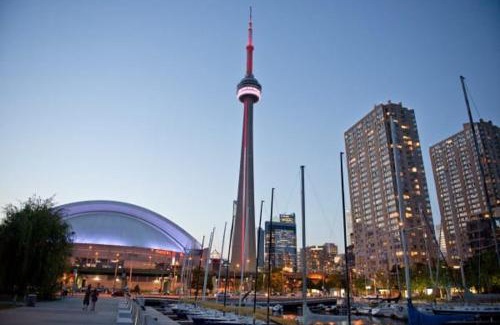Trinity - Bellwoods Apartment | Downtown Toronto 3 Bedrooms - 1 Free Parking