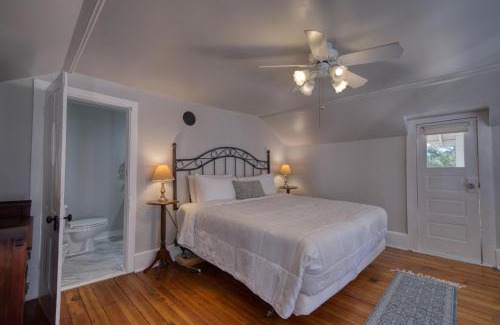 Eureka Springs Historic District House | Downtown Victorian Ste Piedmont