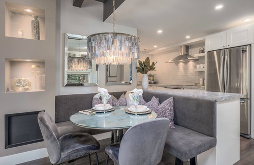 Kelowna Central Business District Hotel | Downtown Waterfront Loft - Stunning Decor!