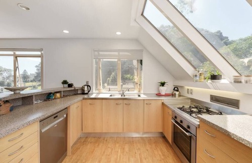 Mount Maunganui House | Downtown with Mt Drury Views