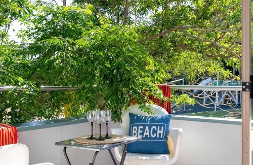 Mount Maunganui House | Downtown with Mt Drury Views