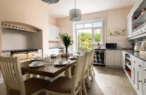 Blandford Saint Mary House | Downwood Vineyard Manor in Idyllic Countryside