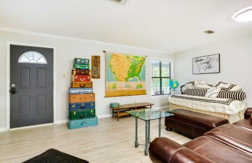 Doyline House | Doyline Cottage with Large Porch and Lake Access!