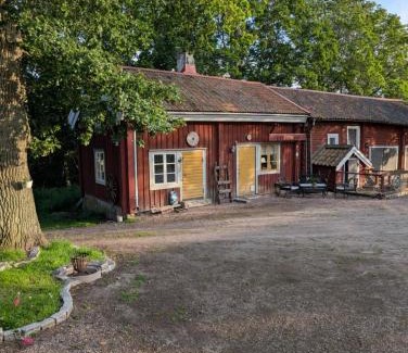 Hallstahammar Municipality Bed & Breakfast | Drängstugan