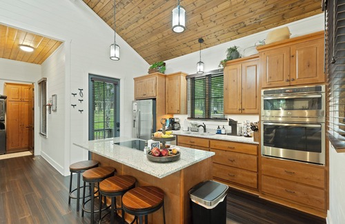 Glenville House | Dragonfly Cottage: Dog Friendly, Enclosed Yard Area, Community Perks