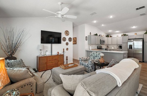 Okahumpka House | Draper Villa Getaway (Lake Denham)