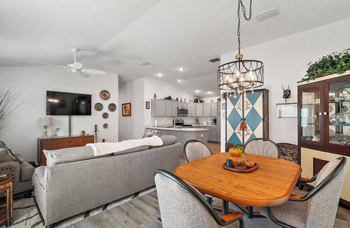 Okahumpka House | Draper Villa Getaway (Lake Denham)