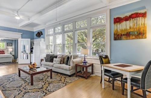 Thomas Square Apartment | Drayton Place 1A & 1B