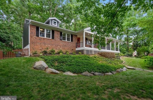 Dunn Loring House | DREAM 10+HOME!