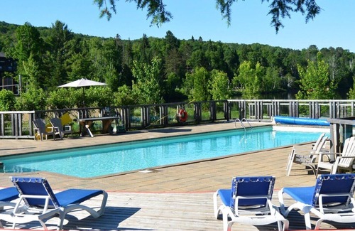 Lac-Superieur Ski Chalet | Dream Chalet with Spa & Fireplace – Lake Access, Pool & Sports Courts Included