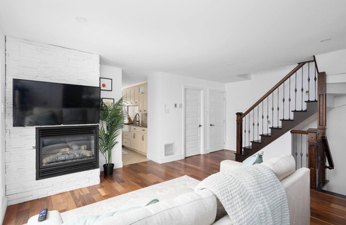 Boisbriand House | Dream Home Retreat - Townhome in Boisbriand