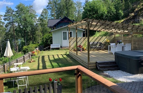Flemingsberg House | Dream house by the lake, 30 min by car-Stockholm's center, 100 m-nature reserve.