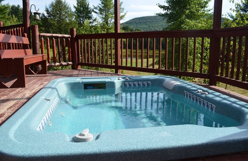 Windham Cabin | DREAM LOG CABIN 110 Acres/Hot Tub/5 Minutes to the slopes/pond/river/internet