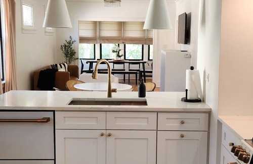Homewood House | Dream Stay - Modern Bungalow Near Downtown