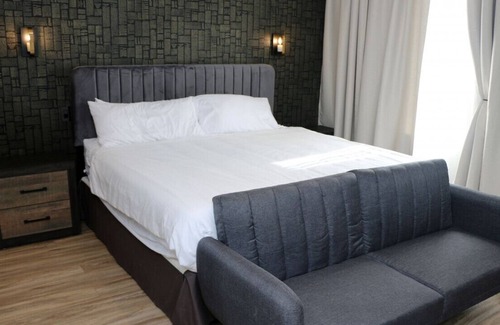 Northeast Mississauga House | Dream Suites Boutique Hotel - Private room in Mississauga