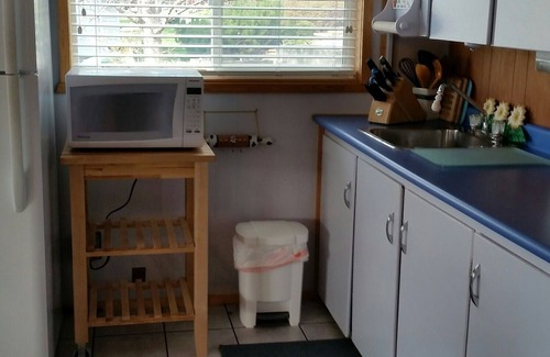 Anglemont Cabin | Dream Vacation On The Lake, Family Friendly. Right on the beach.