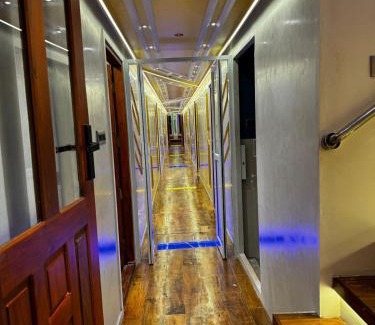 Mullakkal Bed & Breakfast | Dreams Spectrum Luxury houseboat
