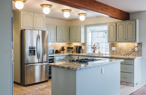Oakhurst Cottage | Dreamy Forest Castle Sleeps 16: Dome, Views Games, Theater, Spa, Sauna