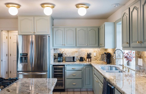 Oakhurst Cottage | Dreamy Forest Castle Sleeps 16: Dome, Views Games, Theater, Spa, Sauna