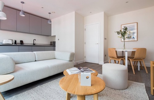 Chinatown Apartment | Dreamy Leicester Sq 1BR - Netflix & Nespresso