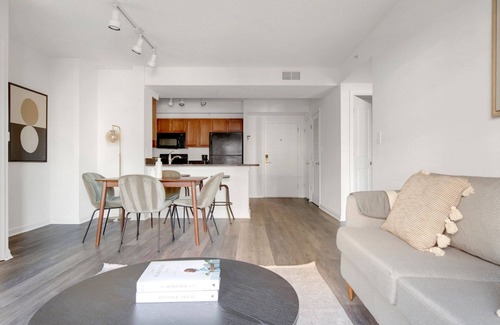 Logan Circle Apartment | Dreamy Logan Circle 2BR w/Gym, W/D & Pool, walk to bars by Blueground