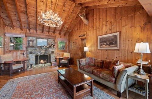 Brant Lake House | Dreamy Paradise Point