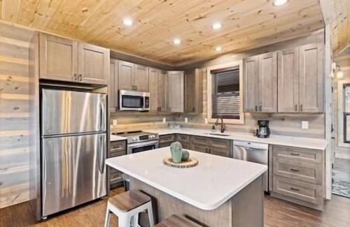 Wears Valley Cabin | DreamyViews@TimberCove: Views, Pet-Friendly, Game Room, Theater, Hot Tub, Wifi