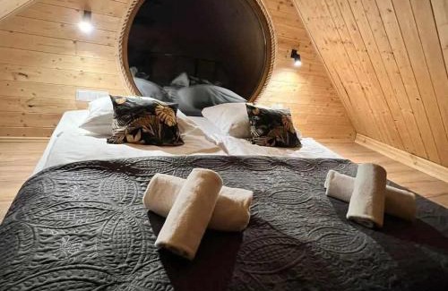 Mirsk Ski Chalet | Drewniane domki z prywatnym jacuzzi i widokiem na Góry - Klimatyczny Kompleks w Górach Izerskich #Widogruszka
