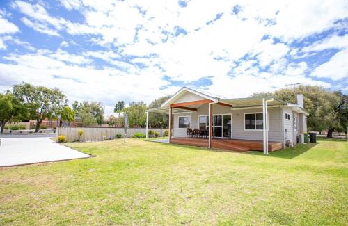 Chapman Hill House | Driftwood Cottage Beachside Busselton Retreat