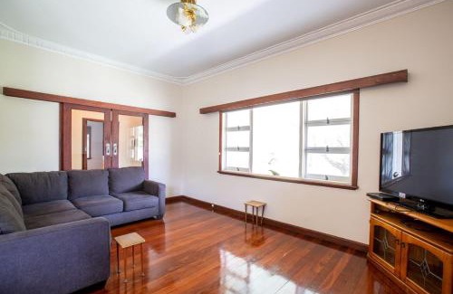 Chapman Hill House | Driftwood Cottage Beachside Busselton Retreat