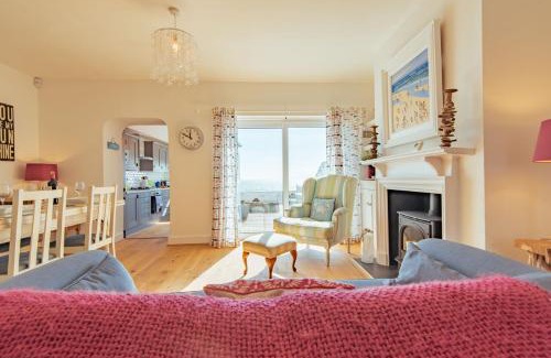 Sandgate House | Driftwood Cottage by Bloom Stays