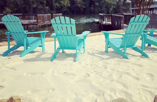 New London House | Driftwood Lake House- cozy , quiet cove!