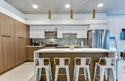 Rio Grande Apartment | DT SLC - King Bed- Rooftop Pool-HotTub