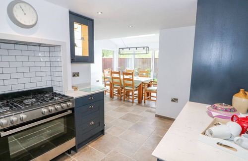 Long Sutton Cottage | DUCK POND COTTAGE, pet friendly, with open fire in Long Sutton