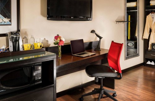 Lower Queen Anne Hotel | Duet Two Queen, The Maxwell: Pet-Friendly, Pool, Near Pike Place Market, 2 Units