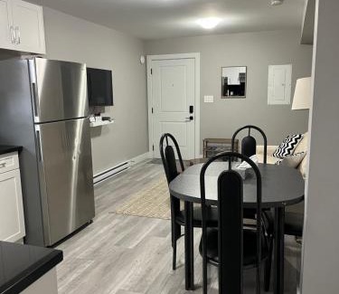 Saanich West Apartment | Dugg Bed And Breakfast