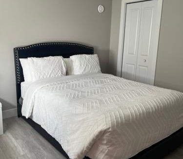 Saanich West Apartment | Dugg Bed And Breakfast