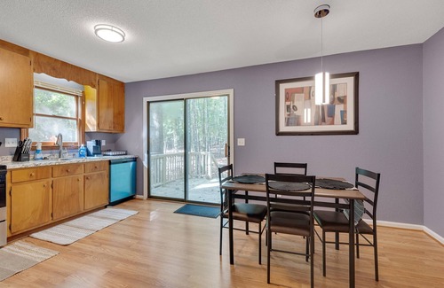 Durham Apartment | Duke 2BR @ American Village Townhouse w/FAST internet