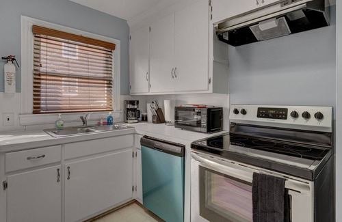 Durham Apartment | Duke East Campus 1BR Downtown Walking Distance
