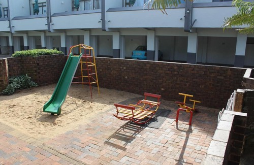 Manaba Beach Apartment | Dumela Margate Flat No 30