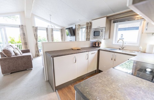 Mudeford Cottage | Dun a Ri - a Sandhills lodge providing a coastal sanctuary.